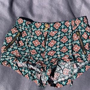 floral shorts